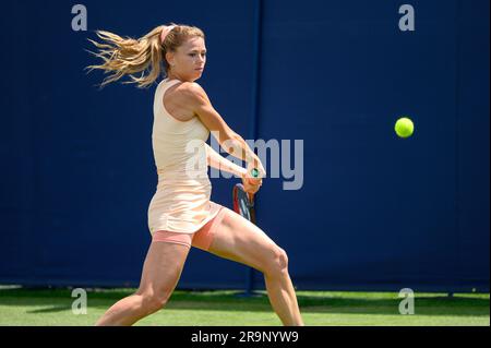 Camila Giorgi (ITA) spielt am zweiten Tag des Rothesay International im Devonshire Park. Eastbourne, Großbritannien, 27. Juni. Stockfoto