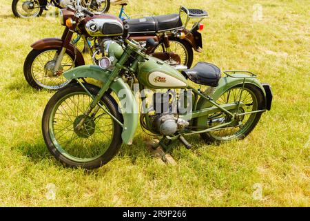 BSA Bantam Motorrad wurde zwischen 1948 und 1971 auf einer Rallye für Oldtimer produziert Stockfoto