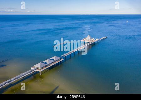 Der Vergnügungspier von Heringsdorf auf der Ostseeinsel Usedom ist aus der Luft. Mecklenburg-Vorpommern. Stockfoto