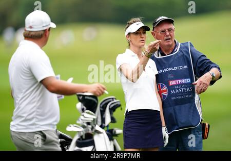 Storm Keating, Ehefrau von Ronan Keating, (Zentrum) während des Pro-am-Tages vor den Betfred British Masters im Belfry, Sutton Coldfield. Bilddatum: Mittwoch, 28. Juni 2023. Stockfoto