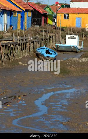 Dekorierte Austernhütten. Das Chateau d'Oleron. Charente-Maritime, Frankreich Stockfoto