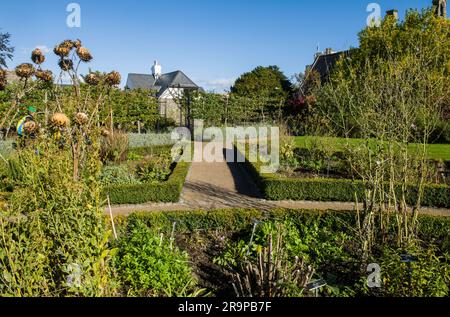 Cowbridge Physic Garden im Tal von Glamorgan South Wales an einem sonnigen Oktobertag Stockfoto