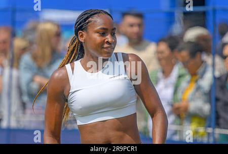 Coco Gauff (Cori Dionne Gauff, USA) auf den Übungsplätzen, bevor er am zweiten Tag des Rothesay International im Devonshire Park, Eastbo, spielt Stockfoto