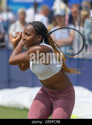 Coco Gauff (Cori Dionne Gauff, USA) auf den Übungsplätzen, bevor er am zweiten Tag des Rothesay International im Devonshire Park, Eastbo, spielt Stockfoto