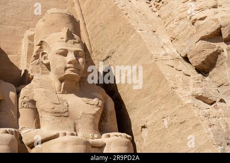 Ramses II. Statue vor dem Abu Simbel Tempel in Ägypten Stockfoto