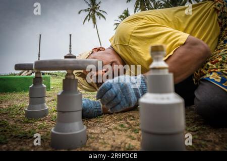 Gasing ist ein Begriff, der sich sowohl auf das malaiische Spinning-Top als auch auf das Spiel des Spinning bezieht. Stockfoto