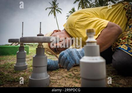 Gasing ist ein Begriff, der sich sowohl auf das malaiische Spinning-Top als auch auf das Spiel des Spinning bezieht. Stockfoto