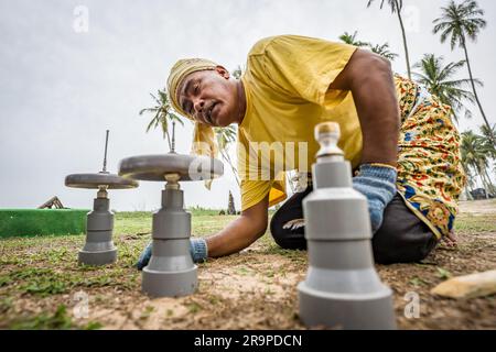 Gasing ist ein Begriff, der sich sowohl auf das malaiische Spinning-Top als auch auf das Spiel des Spinning bezieht. Stockfoto