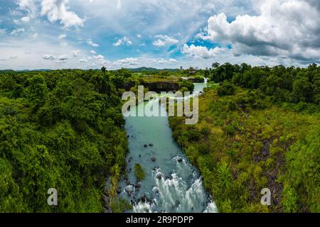 Dray SAP Waterfall liegt zwischen den beiden Provinzen Daklak und Dak Nong, Vietnam Stockfoto