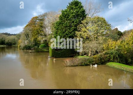 Die Gärten werden überflutet, wenn der Wasserstand des Flusses Ouse steigt, Lewes, East Sussex, Großbritannien. Stockfoto