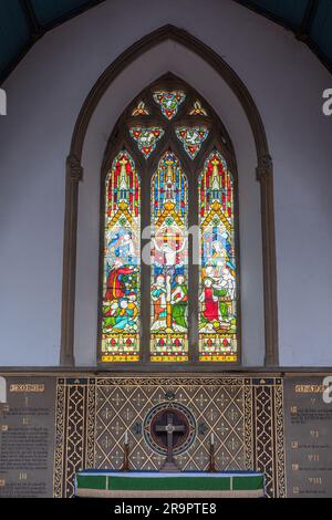 Buntglasfenster in St. Peter's Church, Stockbridge, Hampshire, England, Großbritannien Stockfoto