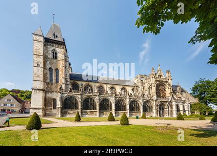 Vorderansicht der gotischen Architekturkirche, der Collegiale Notre-Dame des Andelys, Les Andelys, einer hübschen Kleinstadt in der Normandie, Nordfrankreich Stockfoto