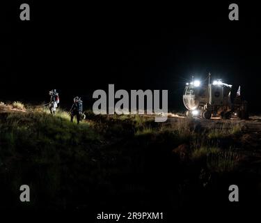 Fotografische Unterstützung wurde für Desert Rats 2022 Übungen in Flagstaff, Arizona, unter dem Projektcode DESERT RAT IMAGE ACQ XM bereitgestellt. Die Bilder dokumentieren Schulungsvorgänge und -Aktivitäten während der Übung zu Betriebs- und Archivierungszwecken. Stockfoto