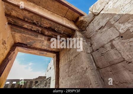 Eingang, der große Hof, Karnak, Luxor Stockfoto