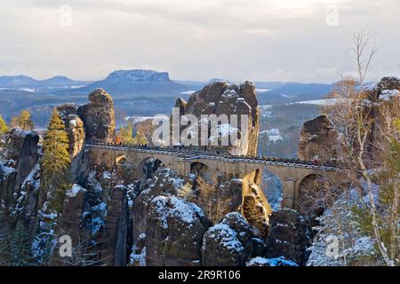 Basteibrücke im sächsischen Schweizer Nationalpark im Winter Stockfoto