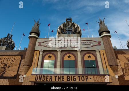 MITCHELL, SD, USA - 23. JUNI 2023: Corn Palace Arena und Markenlogo. Stockfoto