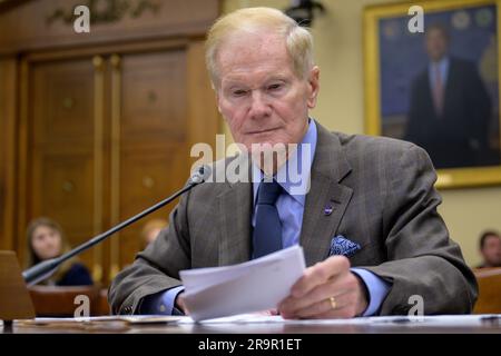 Der NASA-Administrator Bill Nelson erschien am 27. April 2023 vor dem House Science, Space and Technology Committee im Rayburn House Office Building in Washington, DC, um einen Überblick über den Haushaltsantrag für das Geschäftsjahr 2024 für die NASA zu geben. Stockfoto