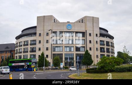 Reading, UK. 28. Juni 2023 Außenansicht der Hauptniederlassung von Thames Water in Reading, da die Befürchtungen wachsen, dass das größte Wasserunternehmen des Vereinigten Königreichs aufgrund enormer Schulden vor dem Zusammenbruch stehen könnte. Kredit: Vuk Valcic/Alamy Live News Stockfoto