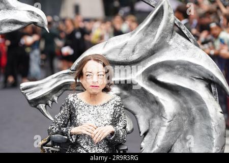 Liz Carr nimmt an der britischen Premiere der Witcher Staffel 3 im Now Building in London Teil. Bilddatum: Mittwoch, 28. Juni 2023. Stockfoto