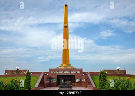 GROSNY, RUSSLAND - 14. JUNI 2023: Eintritt zum Akhmat-Hadji Kadyrov Museum. Grosny, Tschetschenische Republik Stockfoto