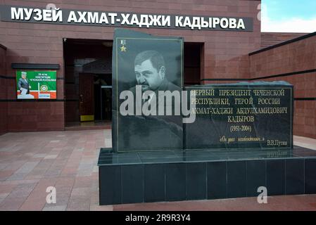 GROSNY, RUSSLAND - 14. JUNI 2023: Denkmal für Akhmat-Hadji Kadyrov. Gedenkkomplex des Ruhmes. Grosny, Tschetschenische Republik Stockfoto