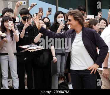 Seoul, Südkorea. 28. Juni 2023. Schauspieler Tom Cruise trifft am 28. Juni 2023 am Flughafen für den Film „Mission: Impossible - Dead Reckoning - Part One“ Promote Tour am Flughafen Gimpo in Seoul, Südkorea, ein. (Foto: Lee Young-ho/Sipa USA) Guthaben: SIPA USA/Alamy Live News Stockfoto