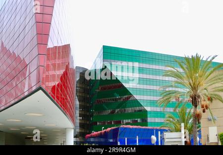 Center Green und Center Red Buildings im Pacific Design Center West Hollywood Los Angeles California USA Stockfoto