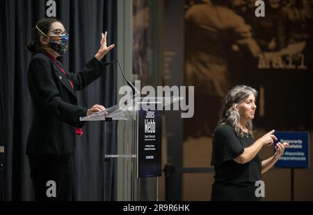 Die USPS gab am 8. September 2022 eine Briefmarke zum Gedenken an JWST im Smithsonian’s National Postal Museum heraus. Der Stempel veranschaulicht JWST und feiert seine Mission, das Sonnensystem, entfernte Exoplaneten und kosmische Ursprünge zu erforschen. Stockfoto
