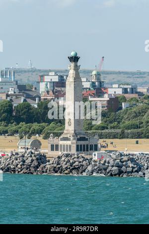 Blick auf das Portsmouth Naval Memorial, Portsmouth, Hampshire, England, Großbritannien, 25. Juni 2023 Stockfoto