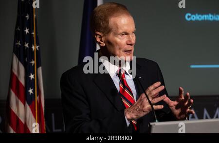 Unterzeichnung Des Artemis-Abkommens In Der Tschechischen Republik. NASA-Administrator Bill Nelson äußert sich vor der Unterzeichnung des Artemis-Abkommens durch den Außenminister der Tschechischen Republik, Jan Lipavský, Mittwoch, 3. Mai 2023, Im Hauptquartier der Mary W. Jackson NASA in Washington DC. Die Tschechische Republik ist das vierundzwanzigste Land, das die Artemis-Abkommen unterzeichnet hat, in denen eine Reihe praktischer Grundsätze für die Zusammenarbeit der am Artemis-Programm der NASA teilnehmenden Länder bei der Weltraumforschung festgelegt sind. Stockfoto