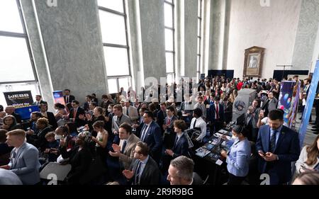 NASA's Science Day auf Capitol Hill. Die Teilnehmer sehen Ausstellungen und hören während des Science Day on the Hill der NASA am Mittwoch, den 7. Juni 2023, im Rayburn House Office Building in Washington Redner. Stockfoto