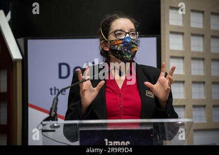 Die NASA veranstaltete am 8. September 2022 eine erste Ausgabe-Veranstaltung für die Briefmarke des United States Postal Service, die das James Webb Space Telescope (JWST) im Smithsonian’s National Postal Museum in Washington feierte. Der Stempel zeigt eine Illustration von JWST und erkennt seine Mission an, das Sonnensystem, entfernte Exoplaneten und die Ursprünge und Struktur des Universums zu erforschen. Stockfoto