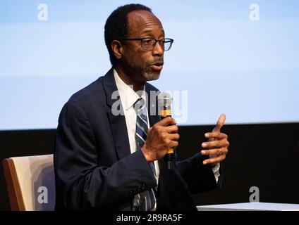 Clayton Turner, Direktor des Langley Research Center der NASA, beantwortete Fragen während einer Podiumsdiskussion mit dem Titel „A Space for US All“ im Smithsonian National Museum of African American History and Culture for Black History Month am 10. Februar 2023 in Washington, D.C. Stockfoto