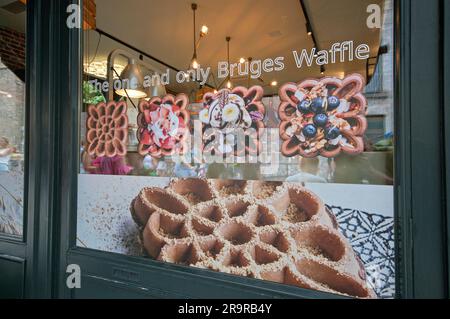 Waffelladen in Brügge, Flandern, Belgien Stockfoto