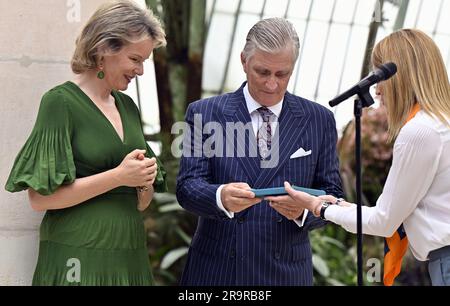 Brüssel, Belgien. 28. Juni 2023. König Philippe - Filip von Belgien, Königin Mathilde von Belgien und Vorsitzende des Europäischen Parlaments, Roberta Metsola, auf einem königlichen Empfang einer Delegation des Europäischen Parlaments im Schloss Laeken/Laken in Brüssel am Mittwoch, den 28. Juni 2023. Das Treffen findet anlässlich des 70. Jahrestags des Europäischen Parlaments und im Vorfeld des belgischen Ratsvorsitzes der Europäischen Union im ersten Halbjahr 2024 statt. BELGA FOTO ERIC LALMAND Kredit: Belga News Agency/Alamy Live News Stockfoto