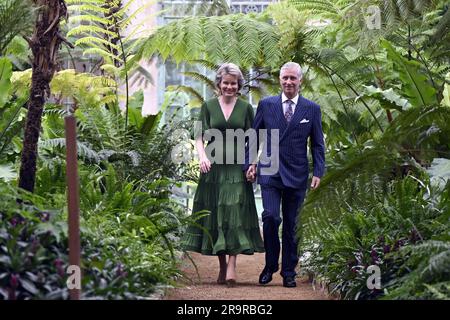 Brüssel, Belgien. 28. Juni 2023. König Philippe - Filip von Belgien und Königin Mathilde von Belgien auf einem königlichen Empfang einer Delegation des Europäischen Parlaments im Schloss Laeken/Laken in Brüssel am Mittwoch, den 28. Juni 2023. Das Treffen findet anlässlich des 70. Jahrestags des Europäischen Parlaments und im Vorfeld des belgischen Ratsvorsitzes der Europäischen Union im ersten Halbjahr 2024 statt. BELGA FOTO ERIC LALMAND Kredit: Belga News Agency/Alamy Live News Stockfoto