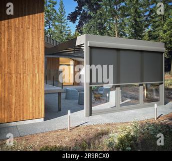 Moderne Glasdachsonne, Pergola. Stockfoto