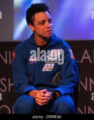 Veranstaltung zur emotionalen Mitarbeiterbindung der NASA für SpaceX Crew-4. Die NASA-Astronautin Jessica Watkins wird am Dienstag, den 28. März 2023, im Hauptquartier der NASA in Mary W. Jackson in Washington bei einer Veranstaltung zur emotionalen Mitarbeiterbindung gesehen. Watkins und seine Kollegen, die NASA-Astronauten Robert Hines und Kjell Lindgren, verbrachten 170 Tage im Weltraum im Rahmen der Expeditionen 67 und 68 an Bord der Internationalen Raumstation. Stockfoto