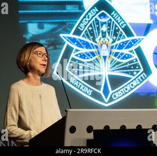 Veranstaltung zur emotionalen Mitarbeiterbindung der NASA für SpaceX Crew-4. Kathy Lueders, stellvertretende Verwaltungsrätin der NASA-Abteilung für Weltraumoperationen, spricht am Dienstag, den 28. März 2023, auf einer Mitarbeiterveranstaltung mit den Astronauten der NASA SpaceX Crew-4 im Hauptquartier der NASA in Mary W. Jackson in Washington. Die NASA-Astronauten Kjell Lindgren, Robert Hines und Jessica Watkins verbrachten im Rahmen der Expeditionen 67 und 68 170 Tage im Weltraum an Bord der Internationalen Raumstation. Stockfoto