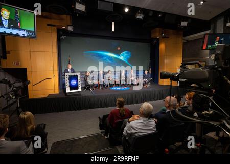 Mond zum Mars Townhall. NASA-Administrator Bill Nelson hält am Donnerstag, den 18. Mai 2023, im Gebäude des NASA-Hauptquartiers von Mary W. Jackson in Washington eine Eröffnungsrede vor einem Mond im Mars Town Hall. Stockfoto