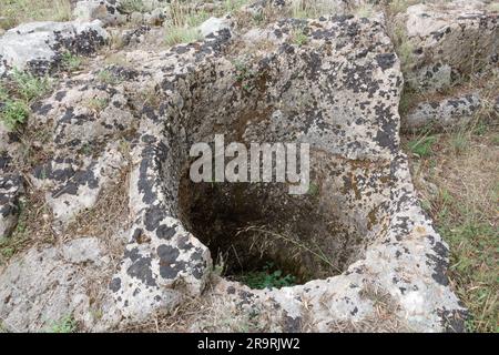 Mykenischer Friedhof von Mazarakata, Kefalonia, Griechenland Stockfoto