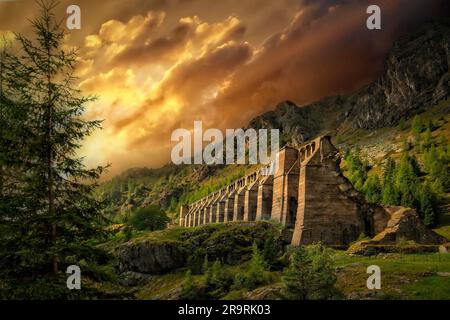 Italien Lombardei Bergamo der Gleno-Staudamm war eine Barriere am Gleno-Fluss, die am 1. Dezember 1923 zusammenbrach und eine Tragödie verursachte, die das Scalve-Tal in der Provinz Bergamo und das Camonica-Tal in der Provinz Brescia traf Stockfoto