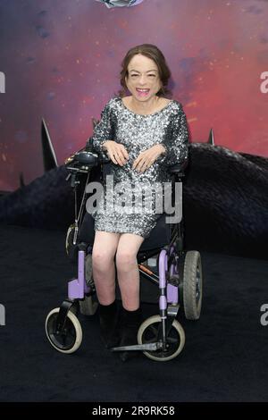 London, Vereinigtes Königreich 28. Juni, 2023 . Liz Carr auf der britischen Premiere DER WITCHER Season 3 im Outernet & HERE Building, Charing Cross Rd Kredit: Alan D West/Alamy Live News Stockfoto