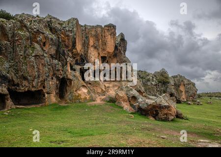 Phrygian Valley ist eine riesige Zivilisation und eine exquisite Geografie, gelegen zwischen Eskişehir - Kütahya - Afyon, wo Phrygianer Häuser und Schlösser geschnitzt haben Stockfoto