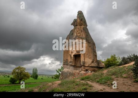 Phrygian Valley ist eine riesige Zivilisation und eine exquisite Geografie, gelegen zwischen Eskişehir - Kütahya - Afyon, wo Phrygianer Häuser und Schlösser geschnitzt haben Stockfoto