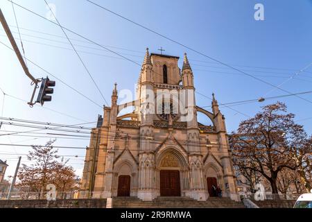 Genf, Schweiz - 25. März 2022: Die Basilika Notre-Dame von Genf ist die wichtigste römisch-katholische Kirche in Genf, Schweiz. Stockfoto