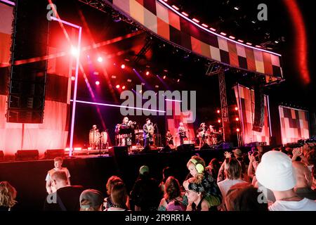 Roskilde, Dänemark. 28. Juni 2023. Die japanische Band Minyo Crusaders tritt während des dänischen Musikfestivals Roskilde Festival 2023 in Roskilde ein Live-Konzert auf. (Foto: Gonzales Photo/Alamy Live News Stockfoto