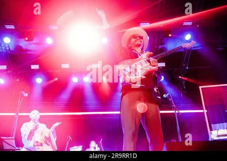 Roskilde, Dänemark. 28. Juni 2023. Die japanische Band Minyo Crusaders tritt während des dänischen Musikfestivals Roskilde Festival 2023 in Roskilde ein Live-Konzert auf. (Foto: Gonzales Photo/Alamy Live News Stockfoto