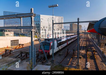 Genf, Schweiz - 25. März 2022: Der Bahnhof Genf-Secheron ist ein Bahnhof in der Gemeinde Genf im Schweizer Kanton Genf Stockfoto