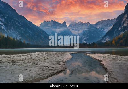 Alpine Herbstlandschaft in den Dolomiten, Italien, Europa Stockfoto